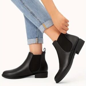 New NIB Ankle Boot Leather Low Heel Chelsea Slip-on Bootie Shoe NWT Flat Black